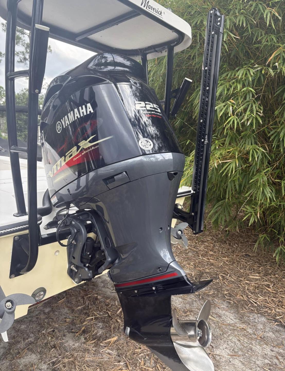 2017 Yamaha VMAX SHO 225 HP 4-Stroke 25″ (L) - Image 2