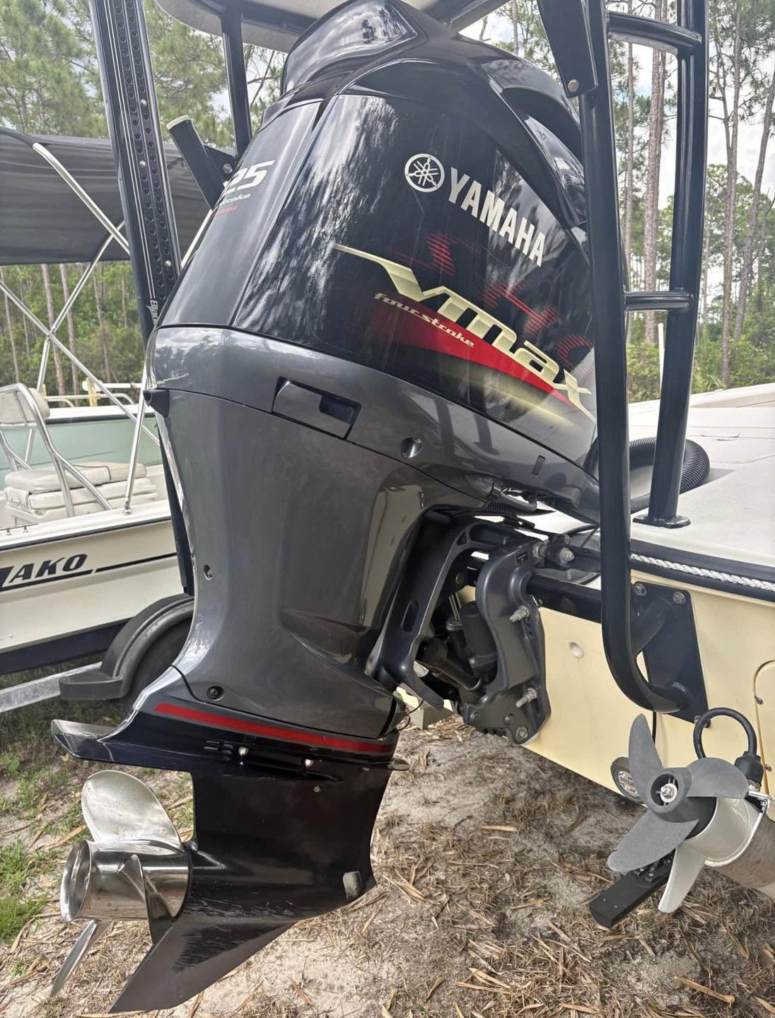 2017 Yamaha VMAX SHO 225 HP 4-Stroke 25″ (L) - Image 3